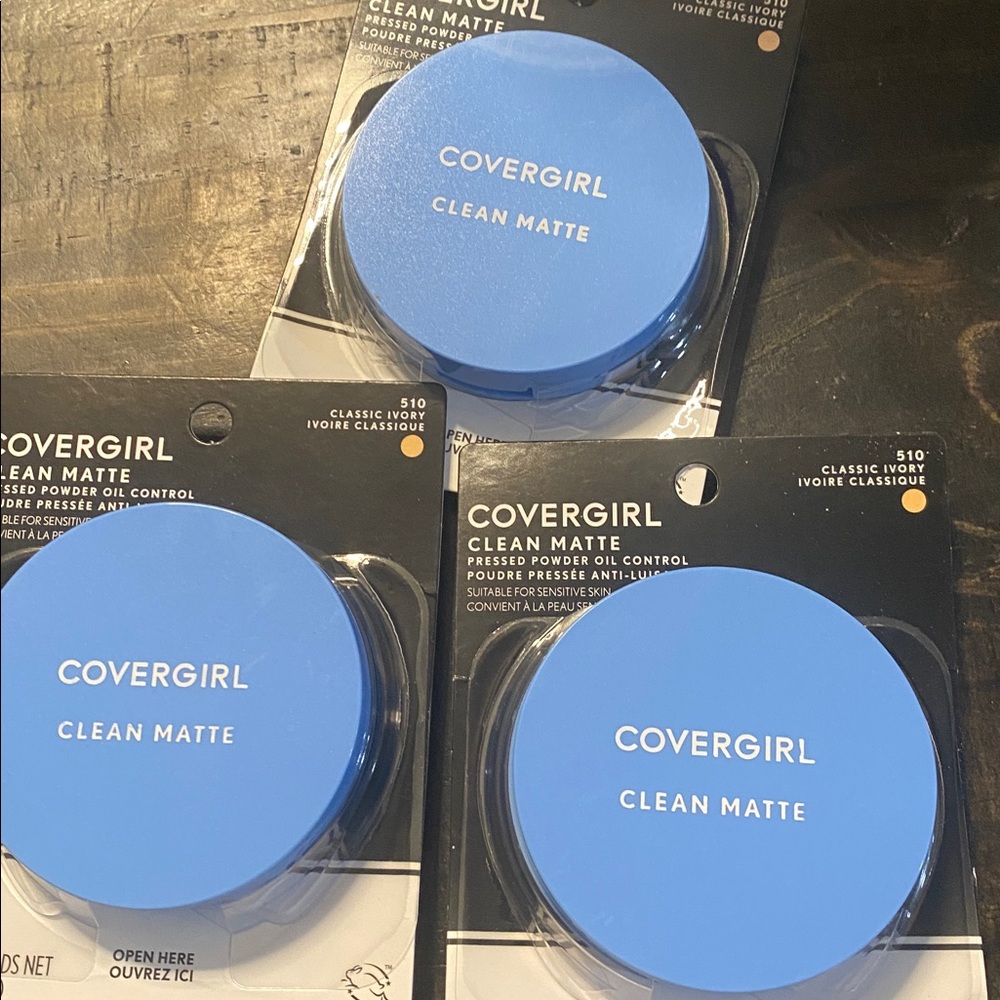 COVERGIRL Clean Matte Powder in Classic Ivory (3 new powders) (box 11)
